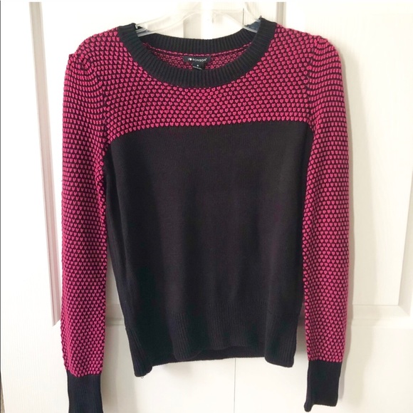 NWT ✨ Sweater Small - Picture 2 of 4